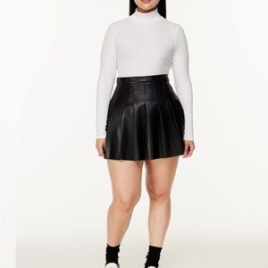 Aritzia color white Freshman Turtleneck